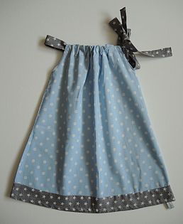 Kleidchen Punkte grau und hellblau
