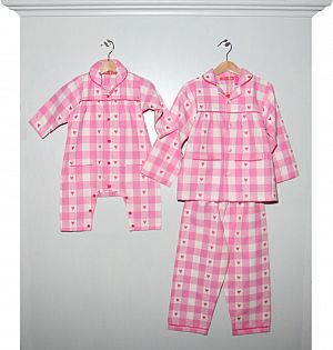 Strampler und Schlafanzug Karo pink Herzchen