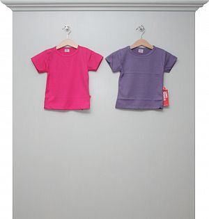 T-Shirts fuchsia und lila